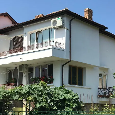 Къща за гости Kavakka *